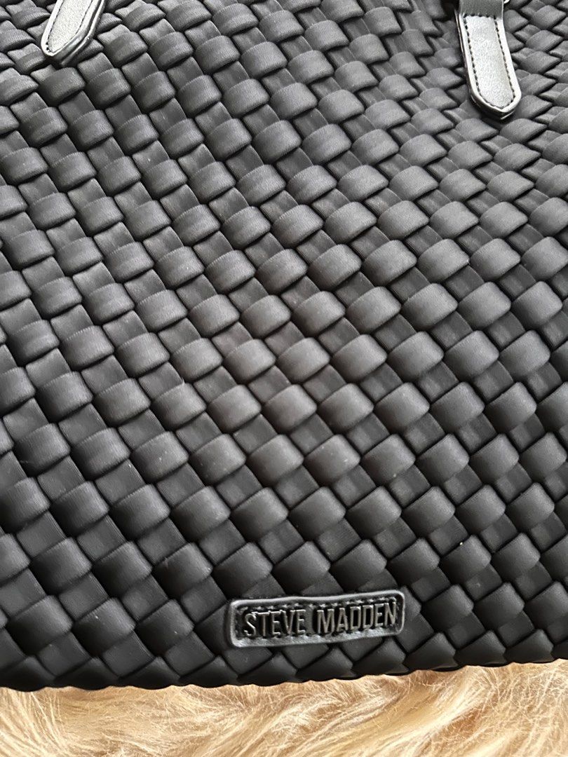 Steve Banig Black Bag (Free sf) (Category: Luxury Bags & Wallets) located in Cavite. Submitted by kkollections2023 (Listing ID 1359339669, Image 3). Description: Steve Madden Banig Bag on hand .