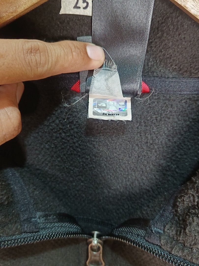 TNF (Category: Activewear) located in Davao. Submitted by jetscontre07709 (Listing ID 1359436120, Image 3). Description: .
