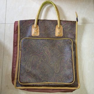 Travel bag from UK E1