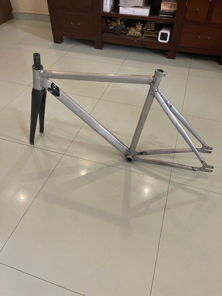 WTT/WTS raw lust fixie fs/frameset (Category: Bicycles) located in Singapore. Submitted by nigward_2.0 (Listing ID 1359335223, Image 1). Description: its a lust frame that got rawed if im not wrong it used to be a black and white lust im not 100% sure but you can check its not a oem frame or anything , no dent or crack , looking for offers this frame quite rare because i never see any other lust that is raw in singapore .
