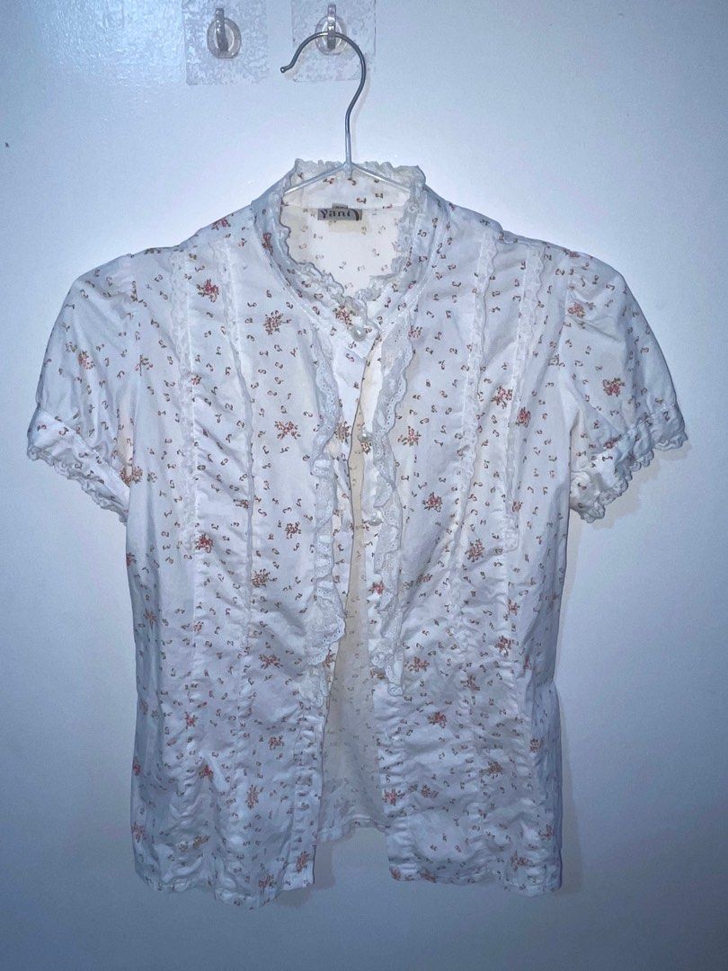 Y2K Floral Blouse (Category: Blouses) located in Muntinlupa City. Submitted by declutterbyRA (Listing ID 1359454233, Image 1). Description: in excellent condition bought in IG xsmall to small.