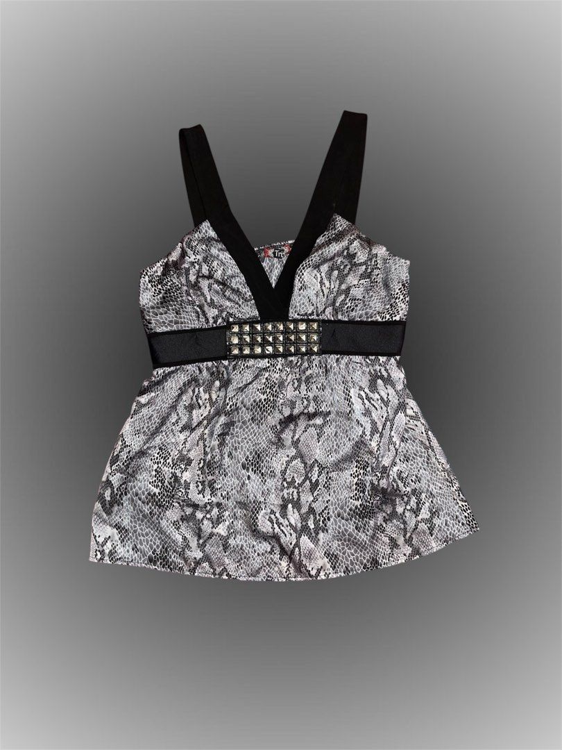 Y2k Trixxi Snake Skin top (Category: Sleeveless) located in Manila. Submitted by upfyeee (Listing ID 1359383247, Image 1). Description: length: 19 width: 16 no flaw — pls manage your expectations, bae. all clothes/ bags are thrifted & some of them are preloved. —color may vary due to lightning — pm for ww.