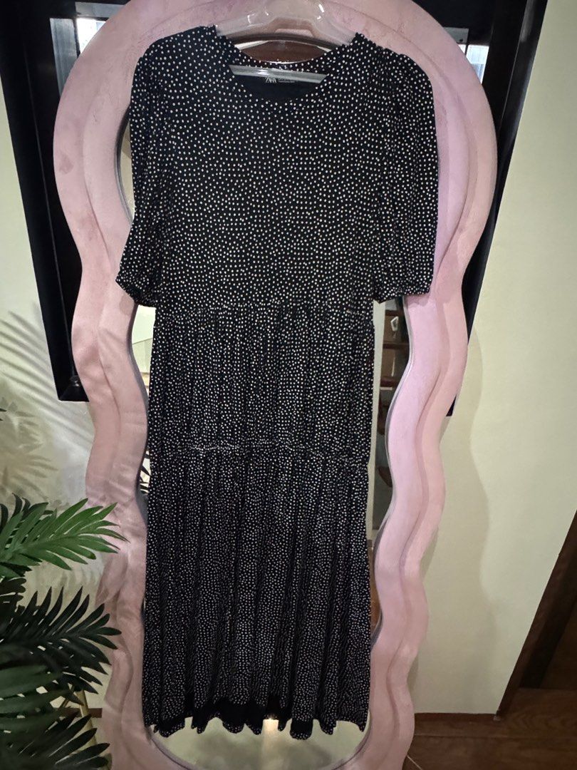 zara dress (Category: Dresses) located in Calamba. Submitted by hpd0803 (Listing ID 1359394087, Image 1). Description: midi dress i’m 5’6” for reference.