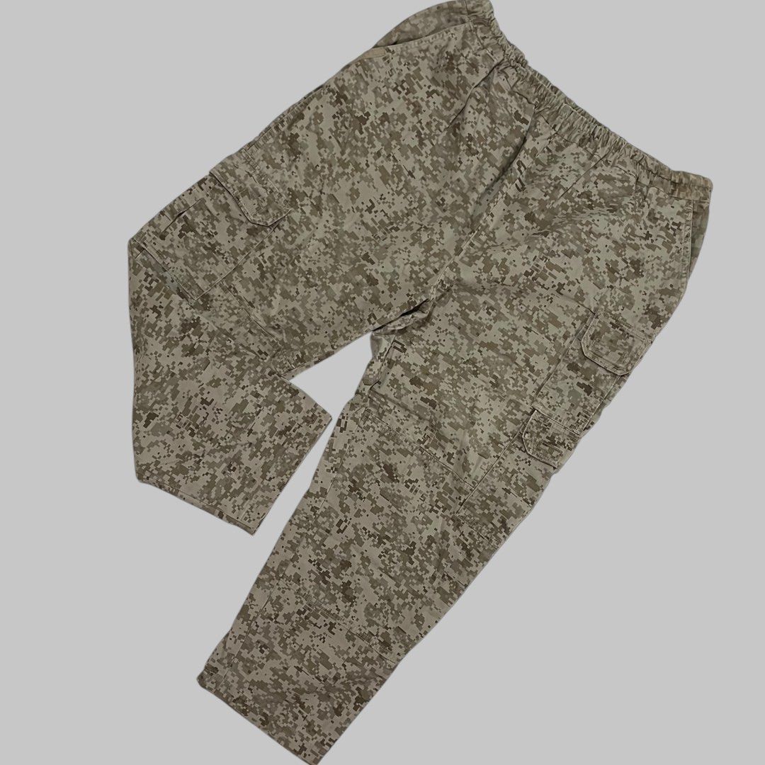 511 Cargo Camou Pants (Category: Activewear) located in Urdaneta. Submitted by castingcouch_ph (Listing ID 1359630528, Image 3). Description: W "36" L "38" Hem "8.5" Item Condition 9/10 Item Price 249.
