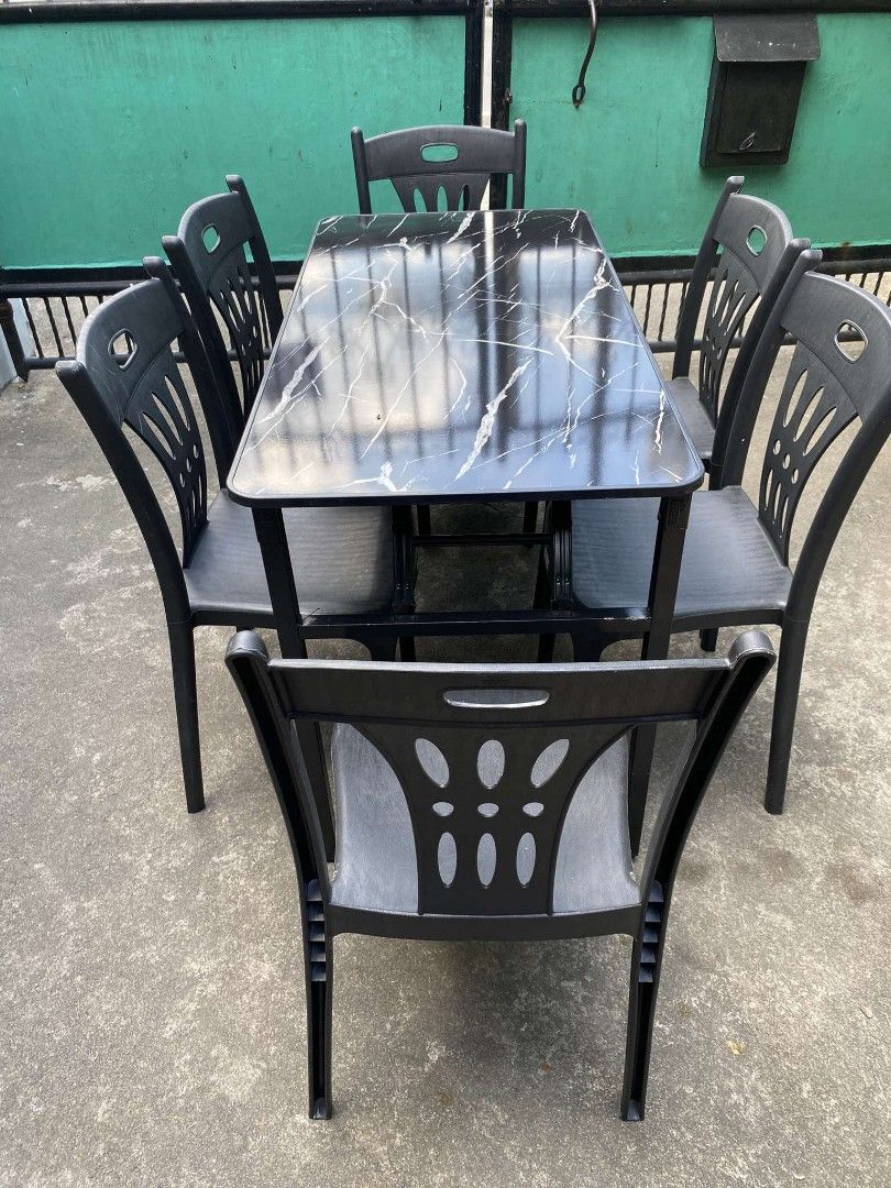 6 seater dinning table (Category: Tables & Sets) located in Manila. Submitted by dolorchris69891 (Listing ID 1359573891, Image 1). Description: 6 seater dinning table.