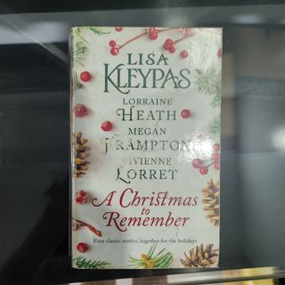 A Christmas to Remember by Lisa Kleypas, Lorraine Heath, Megan Frampton, and Vivienne Lorret