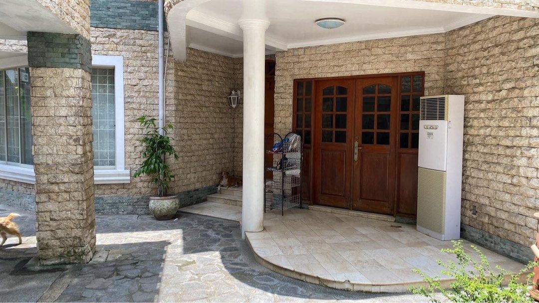 American Style House and Lot (Category: House & Lot) located in Paranaque City. Submitted by markreyes2019 (Listing ID 1359574104, Image 3). Description: Master’s drive street, Southwoods - 501 SQM total land area - 370 SQM floor area 1 first floor - 370 SQM floor area 2nd floor - Land Area 6 Rooms total - 2 regular rooms - 2 rooms with balcony - 1 master’s bedroom with bathroom and walk-in closet - 1 guest room with bathroom 2 Salas (1 on the fi