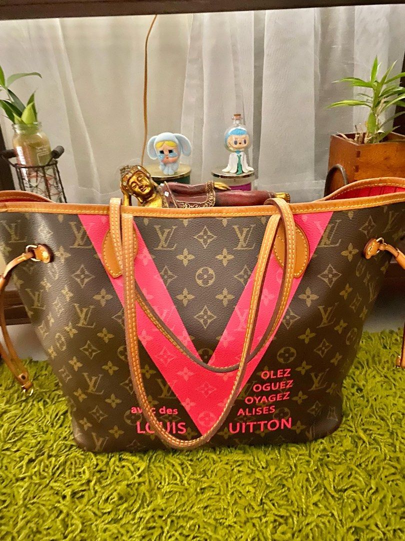 Authentic Louis Vuitton Limited Edition Grenade Monogram V Neverfull MM Bag (Category: Luxury Bags & Wallets) located in Quezon City. Submitted by jhaediah (Listing ID 1359653037, Image 1). Description: Limited edition Pink ang loob With dustbag at Posh Aithenticate cert Mm size Still rank A no cracks no faul odor, malinis nmn ang loob.