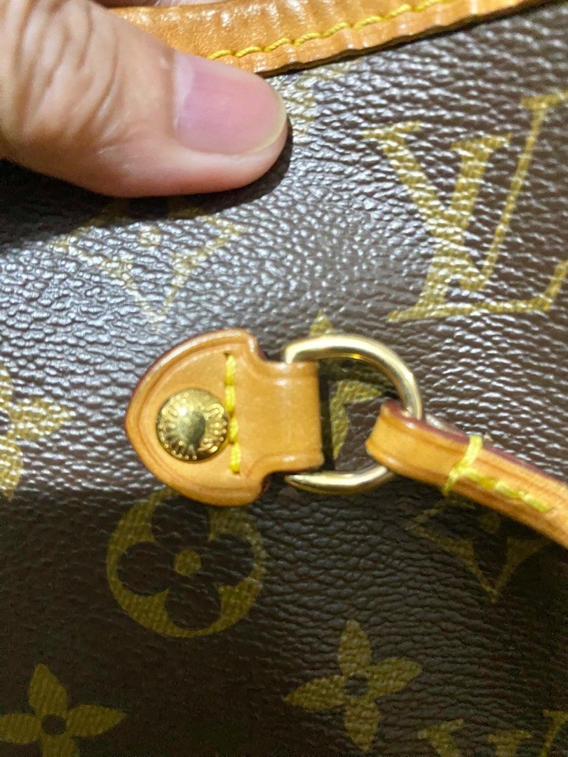 Authentic Louis Vuitton Limited Edition Grenade Monogram V Neverfull MM Bag (Category: Luxury Bags & Wallets) located in Quezon City. Submitted by jhaediah (Listing ID 1359653037, Image 2). Description: Limited edition Pink ang loob With dustbag at Posh Aithenticate cert Mm size Still rank A no cracks no faul odor, malinis nmn ang loob.