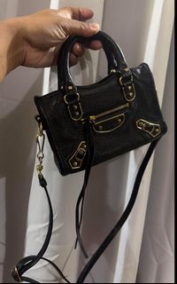(Category: ) located in . Submitted by astonandariana (Listing ID 1359529171, Image 1). Description: .