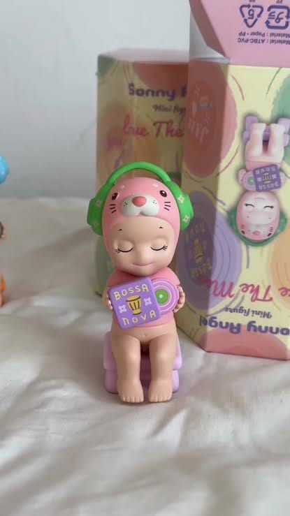 CBS Hanami Robby Sonny Angel (Category: Designer & Blind Box Toys) located in Manila. Submitted by stmofu_goods (Listing ID 1359611185, Image 2). Description: WTT WANT TO TRADE have: Cherry Blossom Hanami Robby BNWF want: only LTM bossa nova or rock, lop carousel DM ME! Meet up only: Podium.