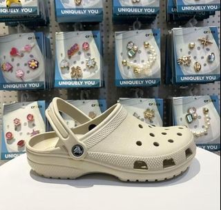 (Category: ) located in . Submitted by fashion.luxe (Listing ID 1359571679, Image 1). Description: .