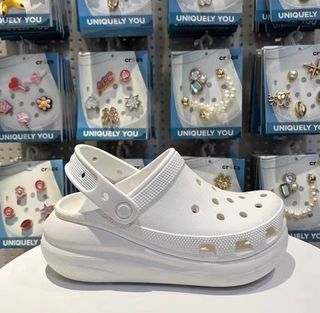 (Category: ) located in . Submitted by fashion.shoppp (Listing ID 1359572122, Image 1). Description: .