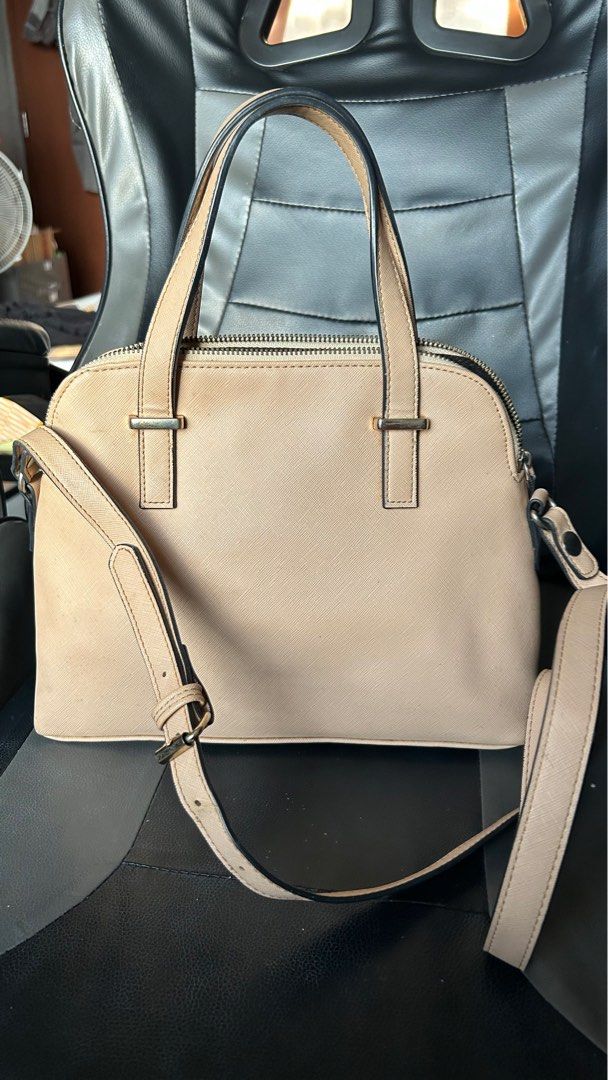 Forever 21 bag(Alma) (Category: Cross-body Bags) located in Quezon City. Submitted by secondglanceph (Listing ID 1265007071, Image 1). Description: Unnoticeable stains due to storage. Still looks good and presentable .