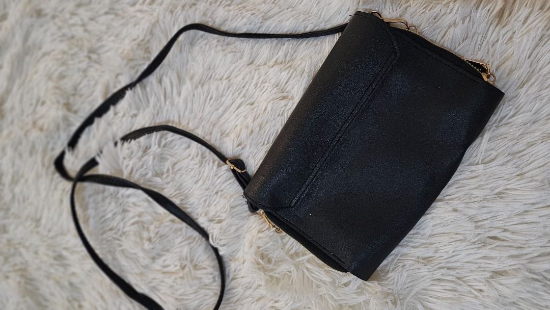 Forever Lovely Wallet sling bag (Category: Clutches) located in Cainta. Submitted by shop.katch (Listing ID 1359548260, Image 3). Description: .