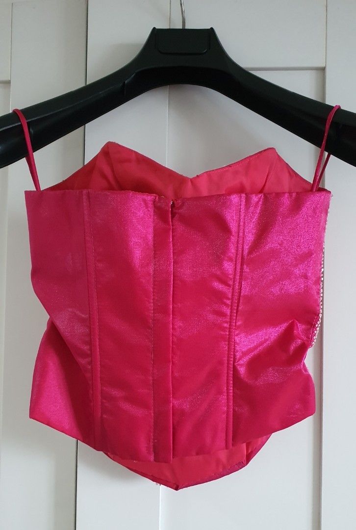 Formal gown for size small frame (Category: Evening dresses & gowns) located in Quezon City. Submitted by celestial_matters (Listing ID 1335991300, Image 3). Description: 2 pieces; fully sequined bodice; was used in a prom by a high school student; waist 26" chest 31".