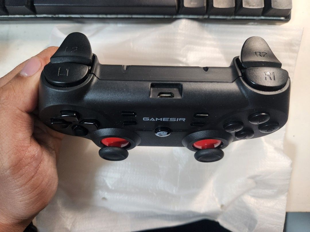 Gamesir T3 Controller (Category: Controllers) located in Quezon City. Submitted by jeffdeclutter (Listing ID 1359642408, Image 3). Description: Gamesir T3 Controller Purchased 2022, Price is Negotiable Comes with Box, Cable and Wireless USB Connector Working Platform: Windows 7/10 or above, Android TV Box (Android 9.0 or above) Connection: 2.4GHz Wireless / Wired Vibration Motors: Yes Battery: 400 mAh rechargeable Lithium battery Product Size: 16