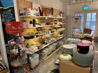 (Category: ) located in . Submitted by ssvpshopsg (Listing ID 1142413126, Image 1). Description: .