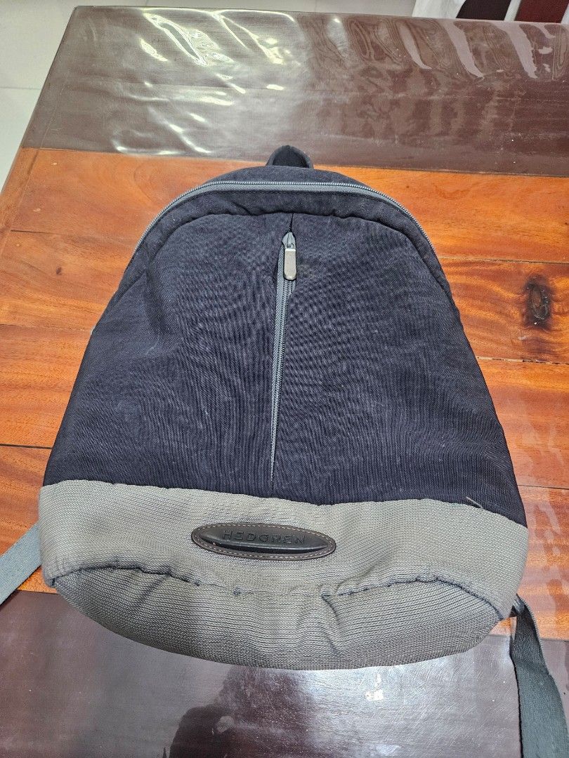 Hedgren backpack (Category: Babies & Kids Fashion) located in General Mariano Alvarez. Submitted by eiprilfa (Listing ID 1359597885, Image 1). Description: ang issue may color stain. pero goods n goods pa. unisex.