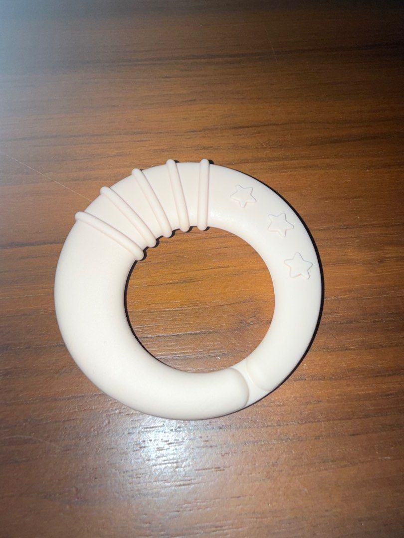 Hegen Soothing Teether (Category: Soothers & Pacifiers) located in Quezon City. Submitted by beautycallph (Listing ID 1359497750, Image 2). Description: Bought for 314 my baby seldomly used this she has too many teethers etc and now she is 2.6 years old What’s included: • 1 x Hegen Soothing Teether (Stars Design) Description: • Designed to help soothe a baby’s gums during teething, the different surface structures gently massage the gums and stim