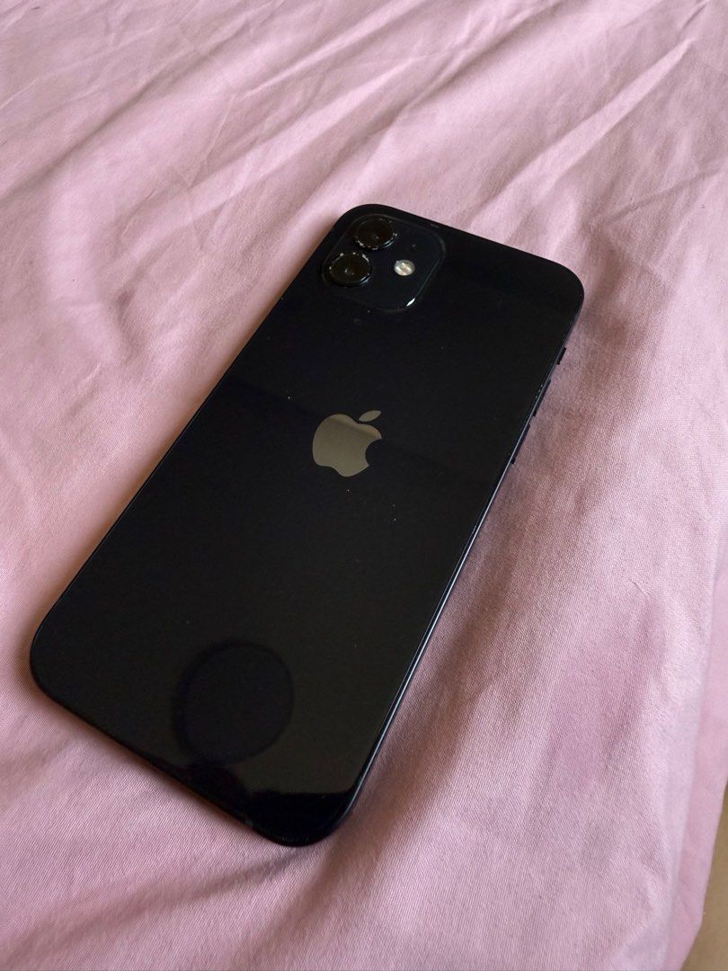 iPhone 12 with free case and octobuddy (Category: iPhone 12 Series) located in Manila. Submitted by patri.cia (Listing ID 1359566128, Image 2). Description: .