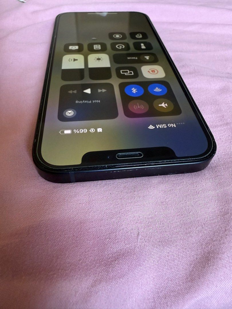 iPhone 12 with free case and octobuddy (Category: iPhone 12 Series) located in Manila. Submitted by patri.cia (Listing ID 1359566128, Image 3). Description: .