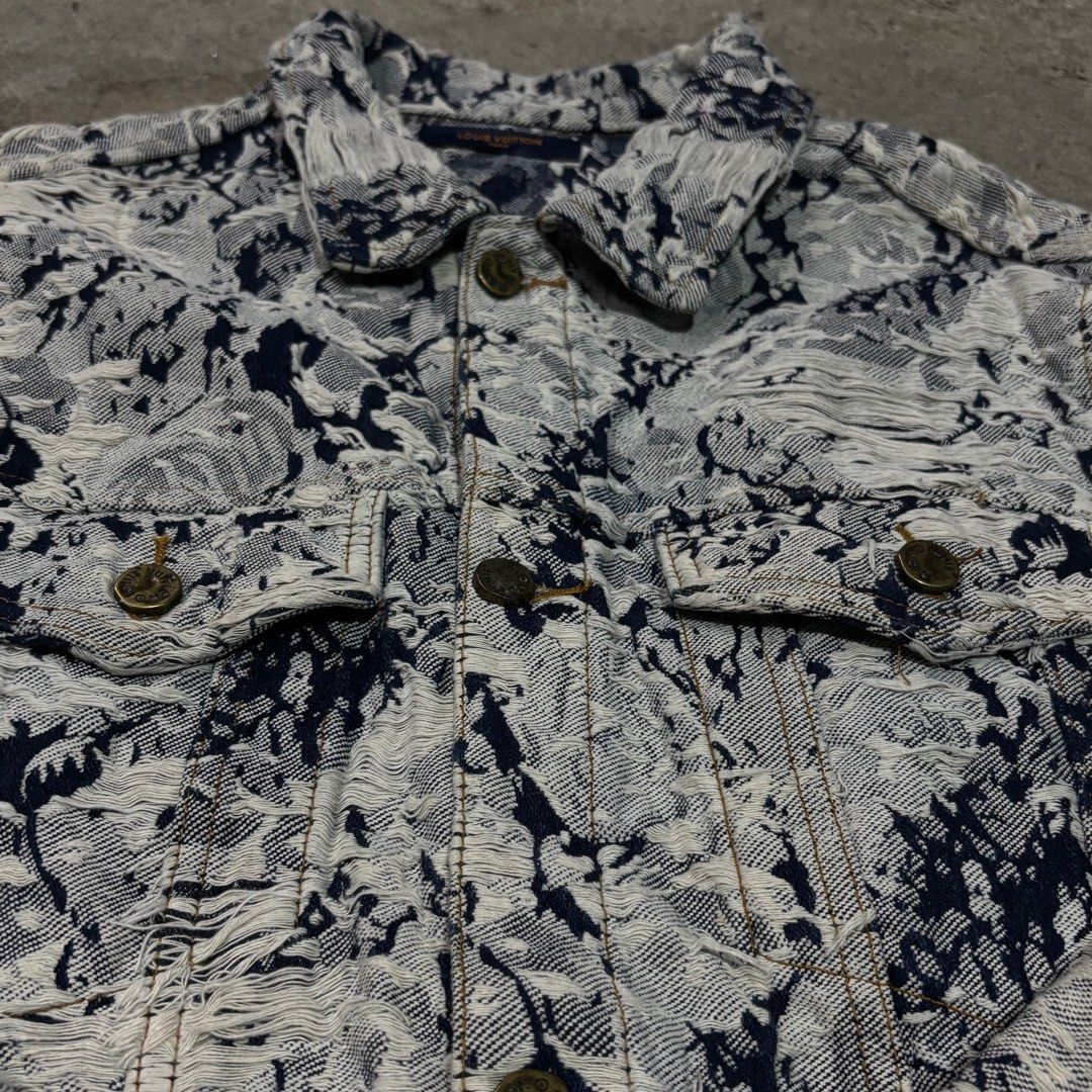 Louis Vuitton CLASSIC DENIM JACKET (Category: Luxury Apparel) located in General Trias. Submitted by max_thrifted (Listing ID 1359627502, Image 3). Description: Louis Vuitton CLASSIC DENIM JACKET Weight: 23.5 Length: 29 Excellent condition No issue .