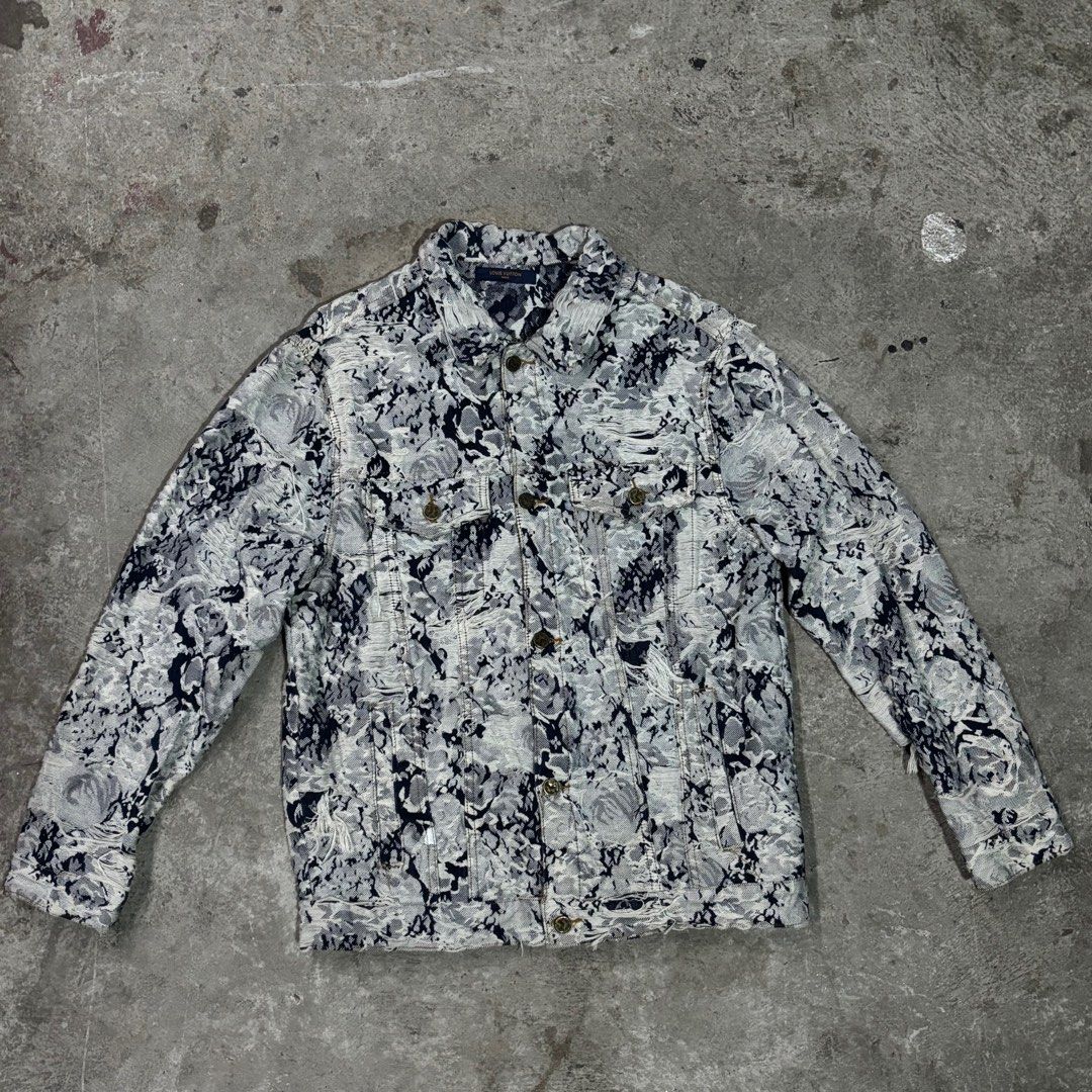 Louis Vuitton CLASSIC DENIM JACKET (Category: Luxury Apparel) located in General Trias. Submitted by max_thrifted (Listing ID 1359627502, Image 1). Description: Louis Vuitton CLASSIC DENIM JACKET Weight: 23.5 Length: 29 Excellent condition No issue .
