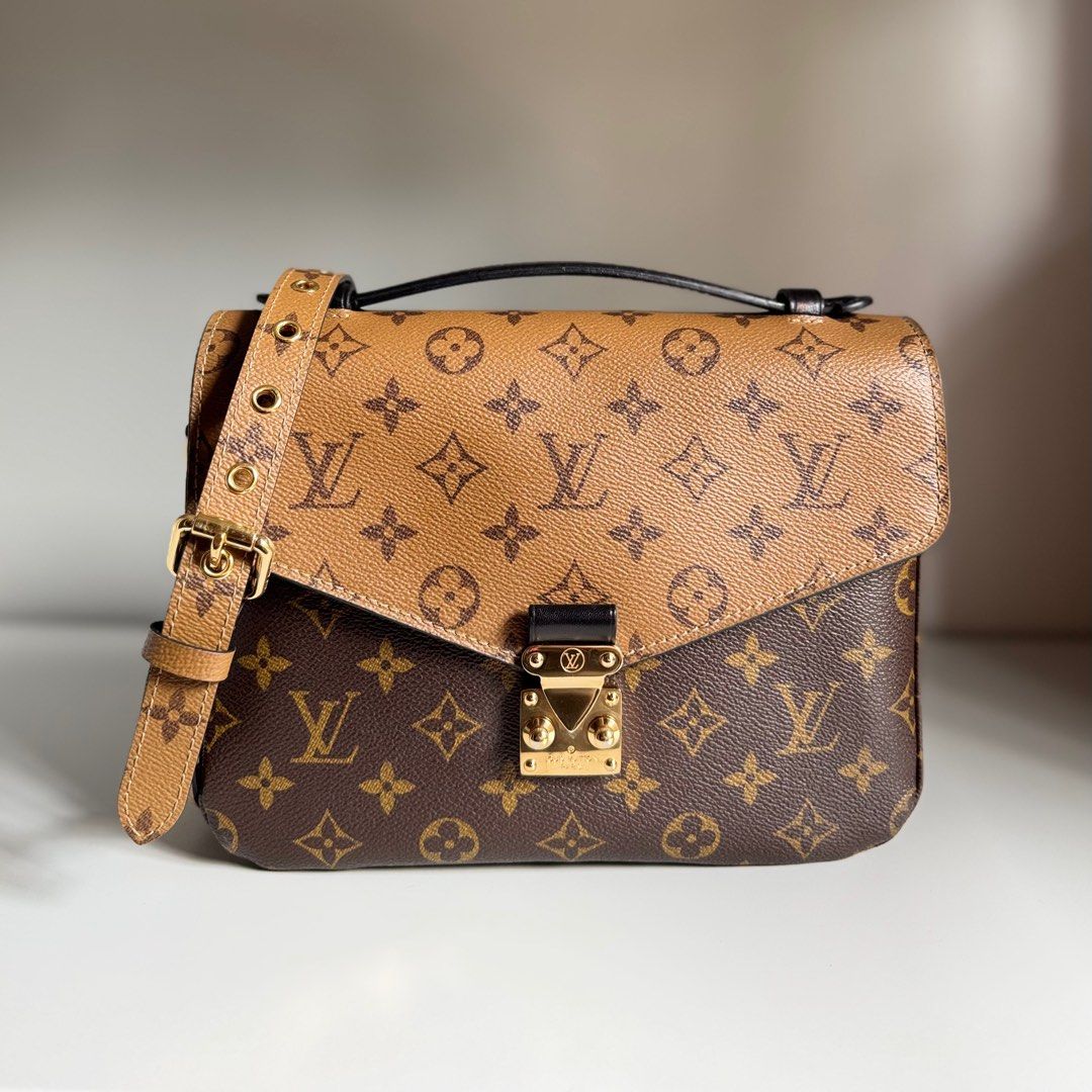LV Pochette Metis Reverse (Category: Luxury Bags & Wallets) located in Quezon City. Submitted by ksumer (Listing ID 1359557752, Image 2). Description: Used bag.