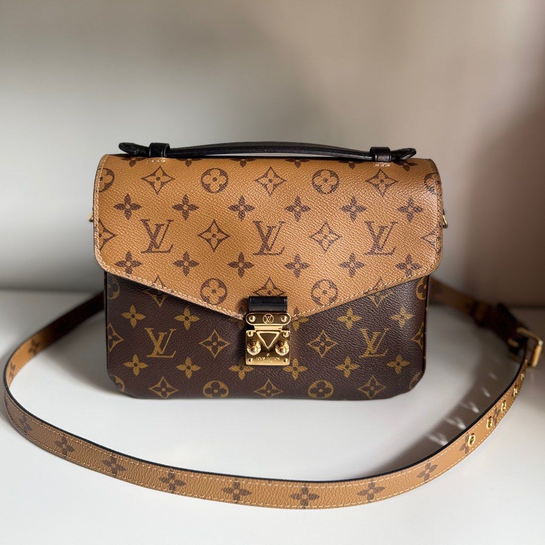 LV Pochette Metis Reverse (Category: Luxury Bags & Wallets) located in Quezon City. Submitted by ksumer (Listing ID 1359557752, Image 3). Description: Used bag.