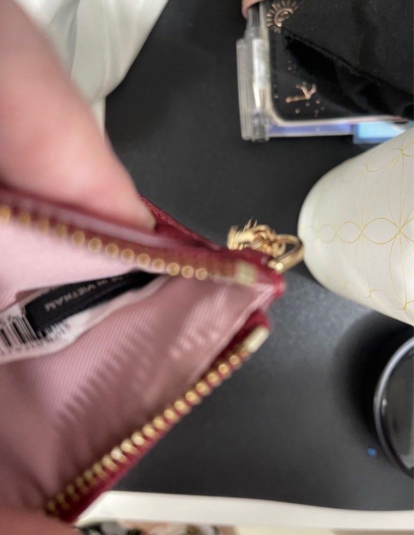 Marc Jacobs Card Holder (Category: Luxury Bags & Wallets) located in Rizal. Submitted by goodayne (Listing ID 1359527148, Image 3). Description: .