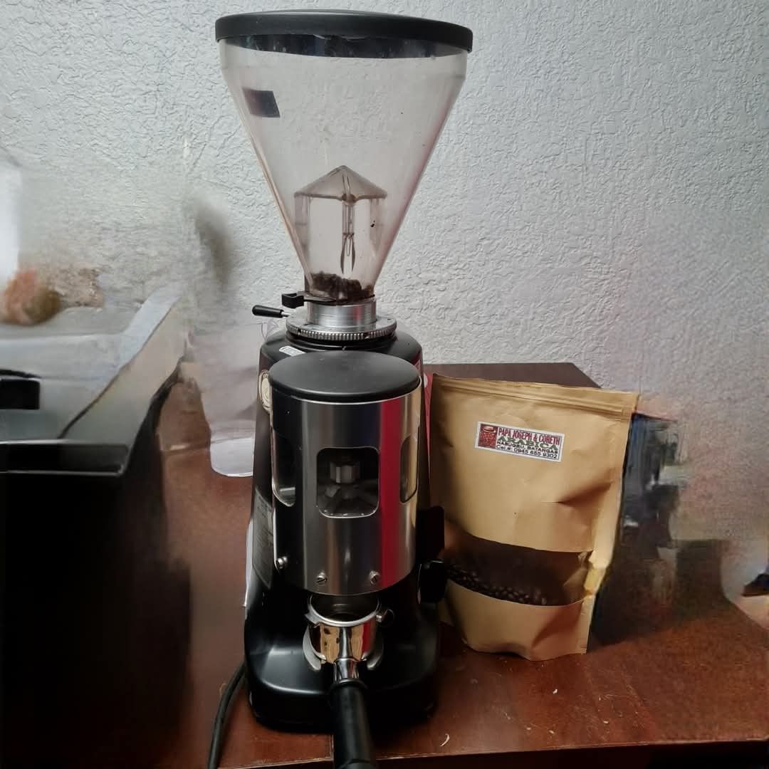 Mazzer Luigi SPA (Category: Coffee Machines & Makers) located in Taytay. Submitted by mikz_1303 (Listing ID 1359533322, Image 1). Description: Mazzer Luigi SPA Super Jolly Man Doser Grinder Commercial grade Pickup location Taytay Rizal.