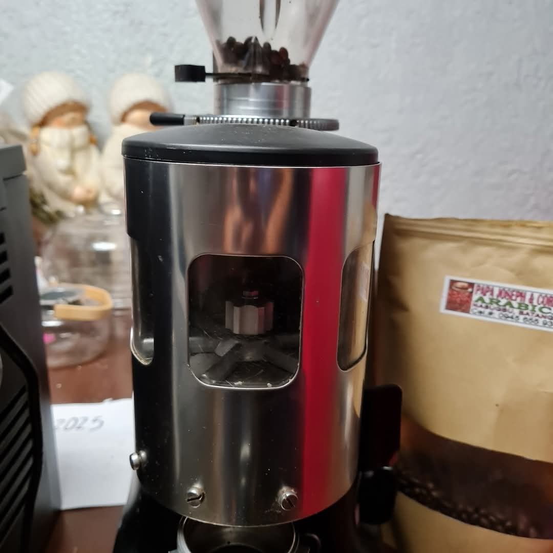 Mazzer Luigi SPA (Category: Coffee Machines & Makers) located in Taytay. Submitted by mikz_1303 (Listing ID 1359533322, Image 3). Description: Mazzer Luigi SPA Super Jolly Man Doser Grinder Commercial grade Pickup location Taytay Rizal.