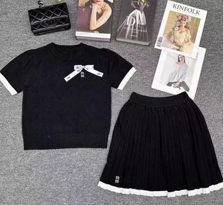 miumiu 新款時尚刺繡字母氣質顯瘦學院風短袖上衣 + 短裙一整套裝63004930098561111