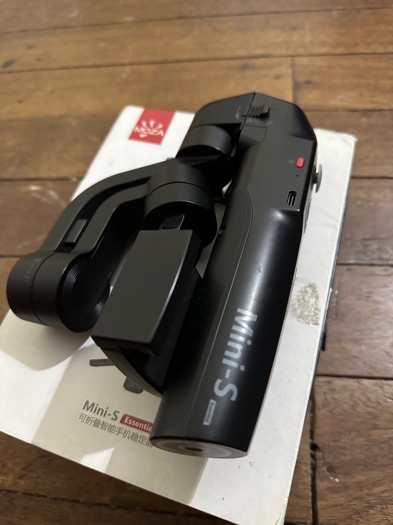 Moza Mini-S Essential (Category: Gimbals & Stabilizers ) located in San Juan City. Submitted by rmgdm94 (Listing ID 1359561445, Image 2). Description: Good condition Rfs: Decluttering.