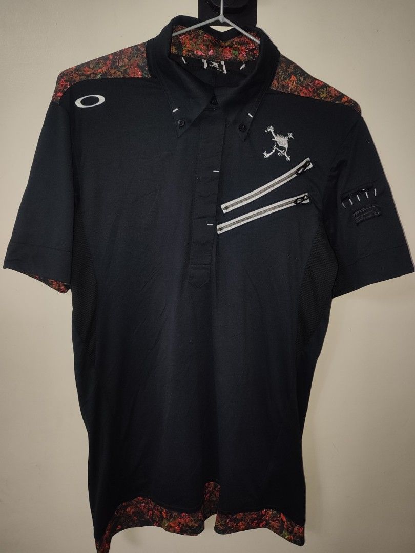 Oakley skull polo shirt golf (Category: Tshirts & Polo Shirts ) located in Batangas. Submitted by oscrim (Listing ID 1359583232, Image 1). Description: OAKLEY SKULL GOLF POLO SHIRT Size medium on tag Dimes 19x27 Verygood to excellent condition Manipis stretchable ang tela Issue 3 pinhole lang hindi naman halata pag sout 1550 Batangas location nag sship sa malayo Pass sa cod cop Vouch video call para sa ikakapanatag Salamat admin.