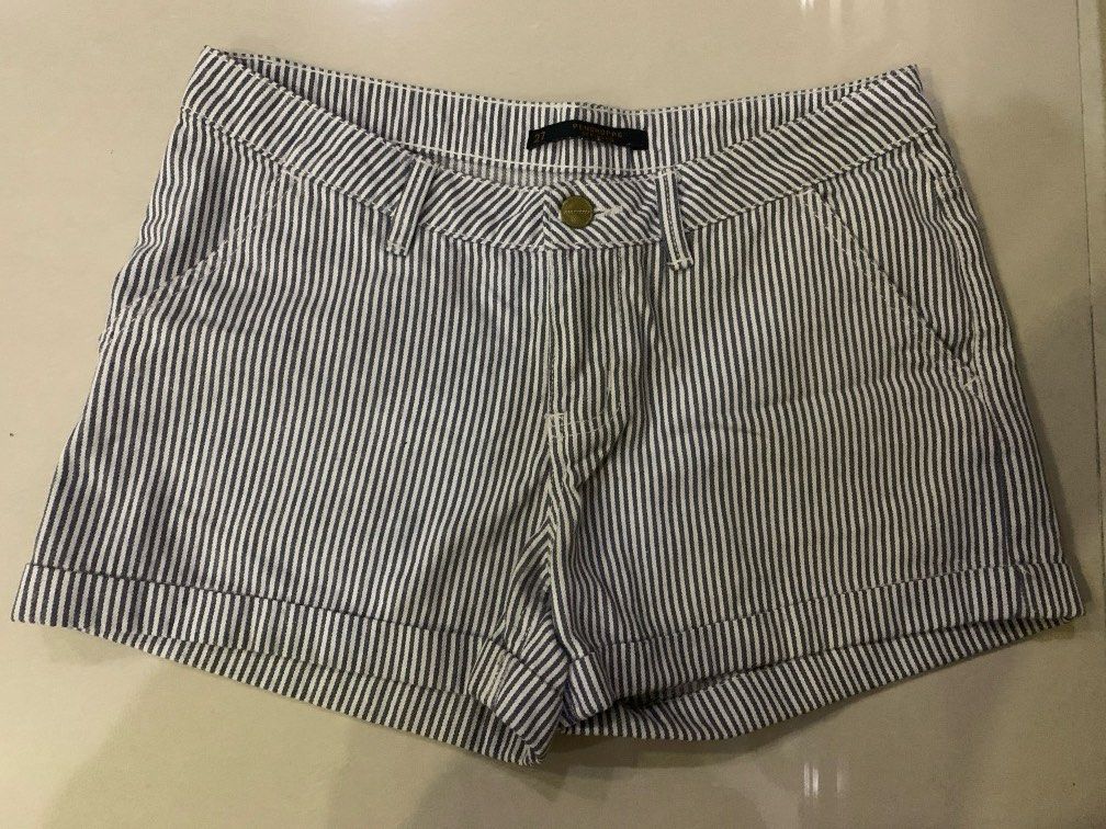 Penshoppe denim lab shorts (Category: Shorts) located in Manila. Submitted by shopmeph (Listing ID 1359630698, Image 1). Description: Size 27.