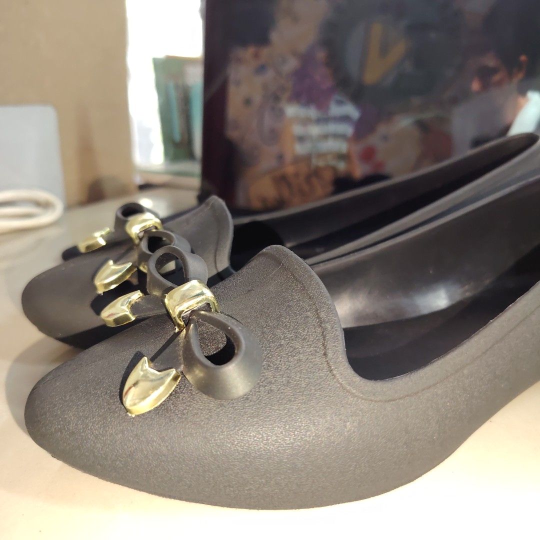 Shoes- black jelly shoes (Category: Flats & Sandals) located in Manila. Submitted by mrs.e.shop (Listing ID 1359535862, Image 3). Description: Declutter no longer use Actual pic posted Size 36 Fit size 35-36.