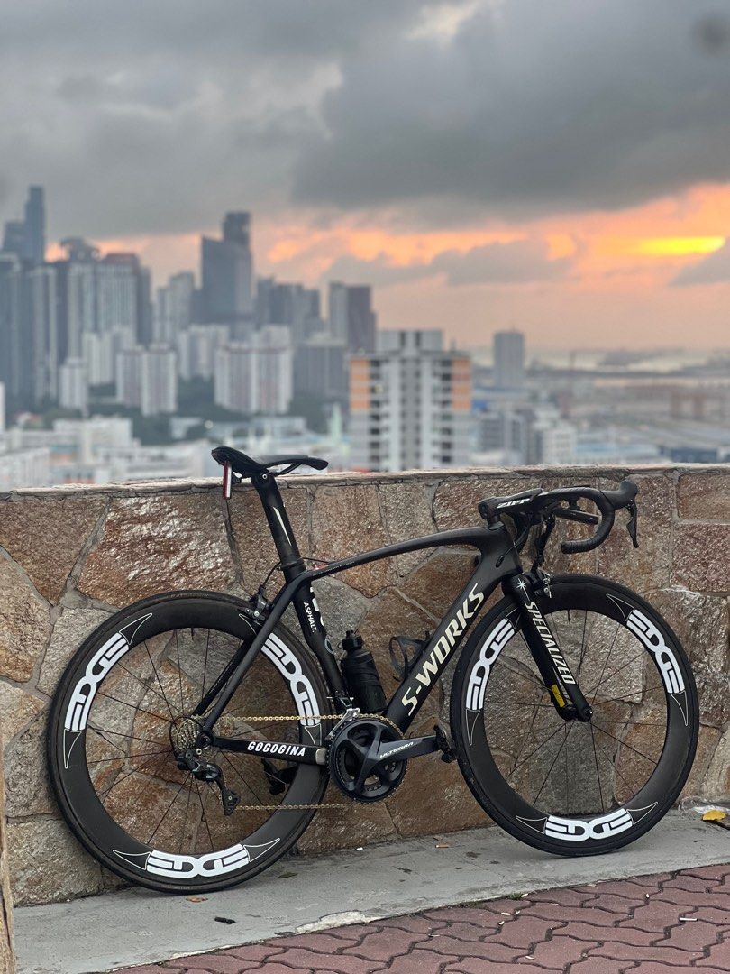 specialized sworks venge 2011 black project (Category: Bicycles) located in Singapore. Submitted by bigpeen4728 (Listing ID 1359595969, Image 1). Description: specialized s-works venge 2011 black project frameset (52) — full carbon frame , no cracks one pc on toptube enve edge 65 — tubular , vittoria rally fnr — laced to white industries fnr 16/20h — ultegra r8000 casette ultegra r8000 groupset — 2x11 speed authentic zipp sl70 aero carbon handleb