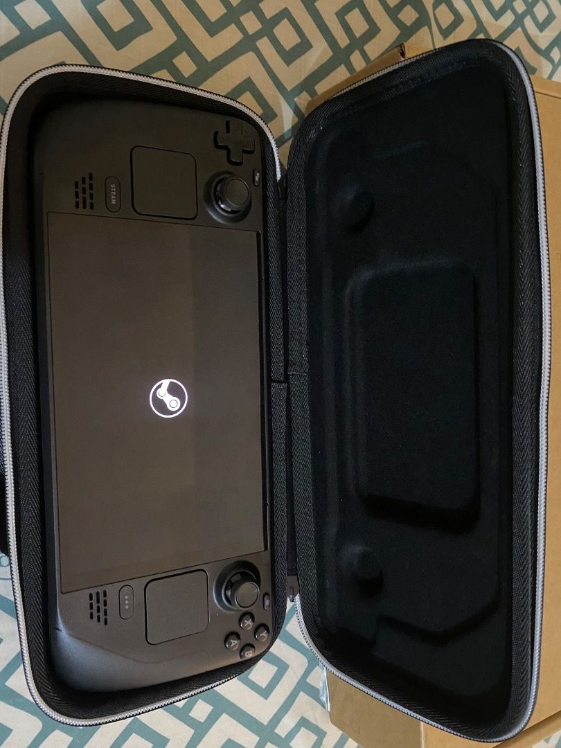 Steam Deck Oled 512gb 2weeks old (Category: Other Gadgets) located in Cebu City. Submitted by splashbro01 (Listing ID 1359650131, Image 3). Description: Steam deck Oled 512gb 2 weeks old Complete set with receipt.