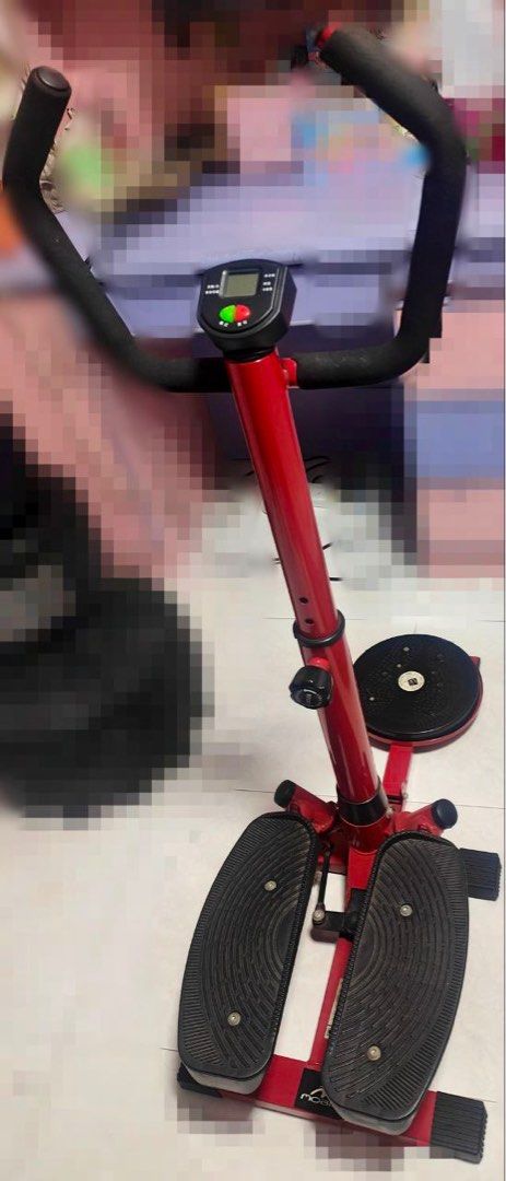 Stepping Machine (Category: Cardio & Fitness Machines) located in Singapore. Submitted by vainincity (Listing ID 1359575255, Image 1). Description: Stepping machine with counter. Comes with spinning for waist *self collection only*.