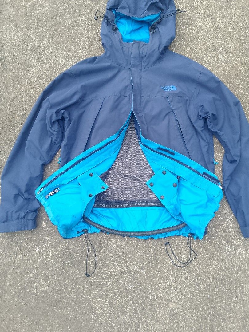 The North Face Gorp core Jacket (Category: Coats, Jackets and Outerwear) located in Sorsogon. Submitted by tomandrei6 (Listing ID 1359543535, Image 3). Description: .