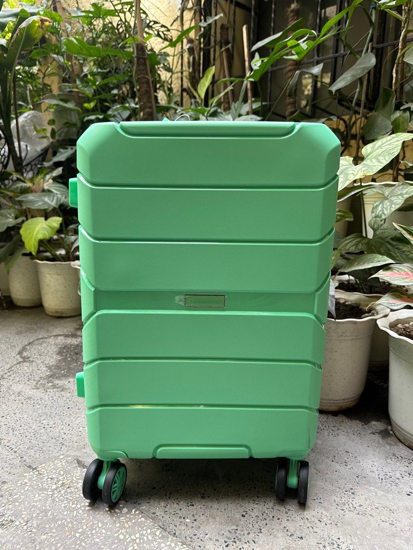 Travel Basic hard case luggage (Category: Luggage) located in Valenzuela. Submitted by kaelstoypalace (Listing ID 1359569633, Image 1). Description: .