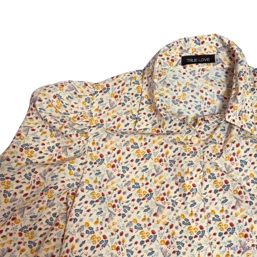 True Love Floral Puff-Sleeve Button-Up Blouse (Category: Longsleeves) located in Mabalacat. Submitted by jiwitubi (Listing ID 1359636828, Image 2). Description: ≽༏≼ used once only, no issues ≽༏≼ size medium, message for more details mop: gcash (payment first before shipment) mod: direct jnt (customer will shoulder sf) EXPECT SIGN OF USAGE STRICTLY NO cancellation color may vary due to lighting no return/refund.