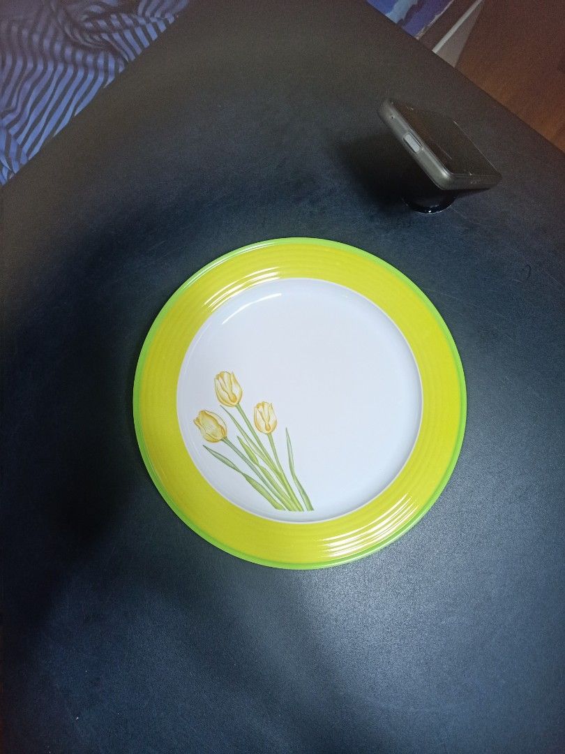 Tupperware Dinner plate (Category: Dinnerware & Cutlery) located in Quezon City. Submitted by daisyuy1979 (Listing ID 1359612385, Image 2). Description: Decluttering Sale 4pcs Tupperware Dinner plate Unused 4pcs Fish design serving plate 2pcs Shell design serving plate TAKE ALL - 1500 FIRM ON PRICE Mop:Gcash/Cash Courier:Lalamove/Jnt Loc:Batasan Hills Qc.