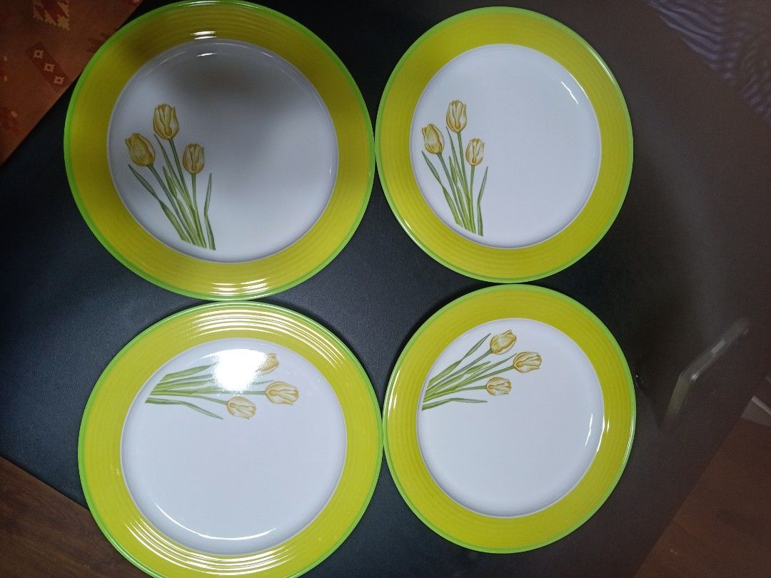 Tupperware Dinner plate (Category: Dinnerware & Cutlery) located in Quezon City. Submitted by daisyuy1979 (Listing ID 1359612385, Image 1). Description: Decluttering Sale 4pcs Tupperware Dinner plate Unused 4pcs Fish design serving plate 2pcs Shell design serving plate TAKE ALL - 1500 FIRM ON PRICE Mop:Gcash/Cash Courier:Lalamove/Jnt Loc:Batasan Hills Qc.