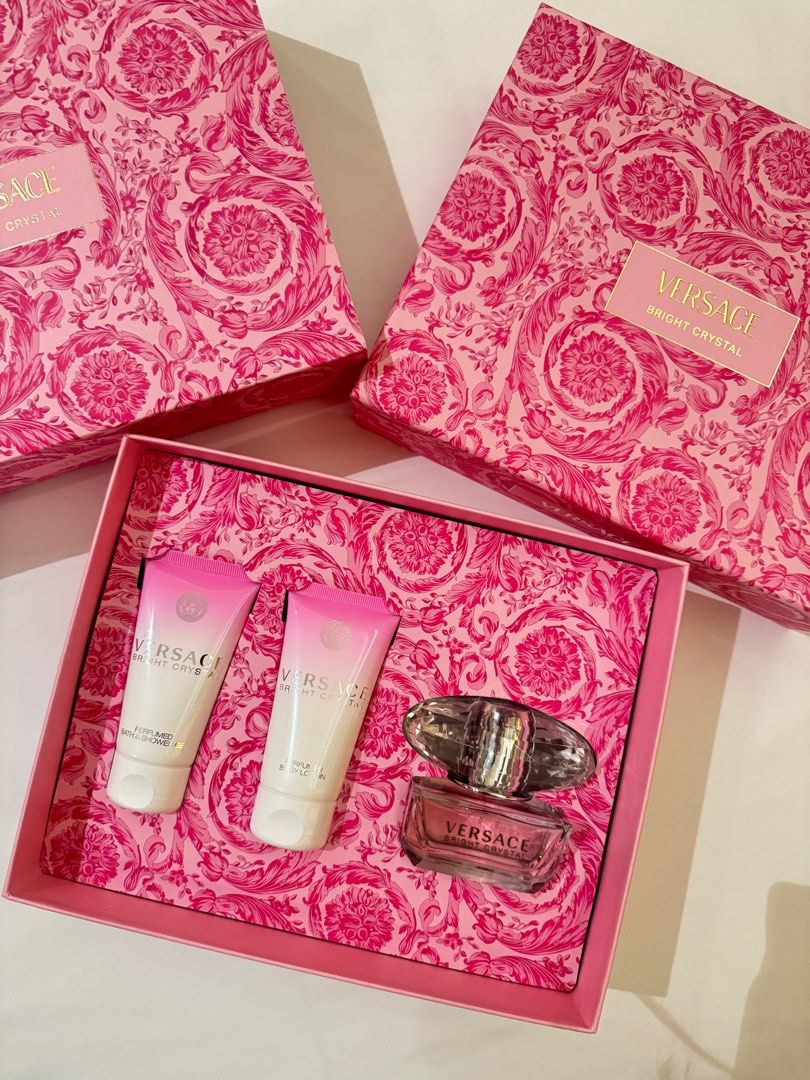 VERSACE - Bright Crystal (Category: Fragrance & Deodorants) located in Quezon City. Submitted by unclutter_ (Listing ID 1359618618, Image 1). Description: Exp: 2029.