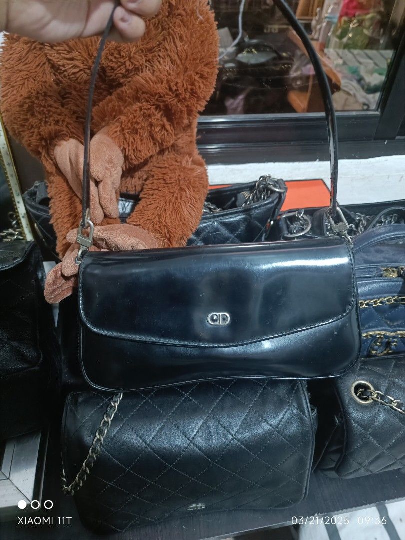Vintage Christian Dior (Category: Luxury Bags & Wallets) located in Bayombong. Submitted by kweeeen (Listing ID 1359493701, Image 1). Description: Vintage Christian Dior Kili bag.