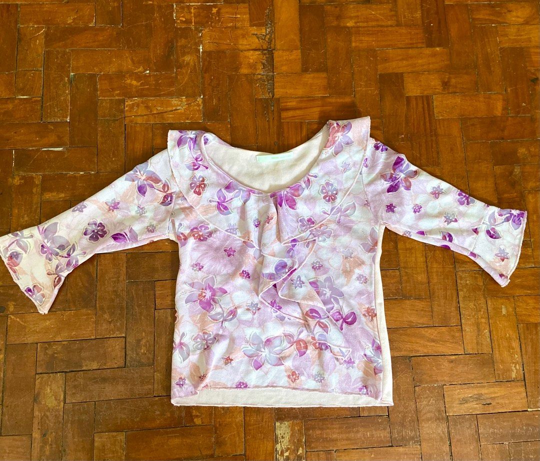 VINTAGE Y2K LILAC FLORAL BLOUSE (Category: Blouses) located in Quezon City. Submitted by meg.decluttering (Listing ID 1359522421, Image 2). Description: FITS XS BEST LILAC-PINK-PURPLE PERFECT FOR SUMMER VINTAGE RFS: decluttering GCASH: 09602620943 Margarita Beatrice Ruiz Pasend na lang po ng total payment. Thank you! 2 Pasend na lang po Name, Mobile Number, and Address for shipping fee calculation. Thank you! .