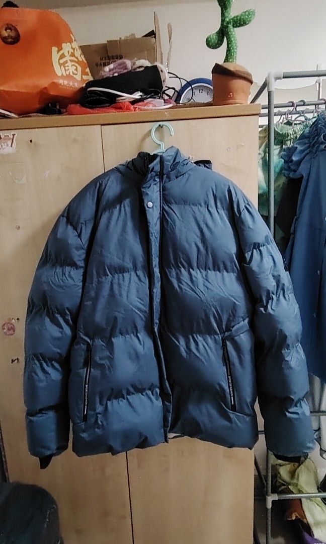 Winter Jacket (Category: Coats, Jackets and Outerwear) located in Singapore. Submitted by jt1980_bicycle (Listing ID 1359488372, Image 1). Description: Selling man winter jacket. Used for 2 days only during harbin trip. - 25 degree. Totally no problem at all. Suitable for man weight between 90 to 110kg. Very good condition and beautiful winter jacket. Purchased from shanghai shopping mall at $120. Letting go at special price at $45 only. Self col